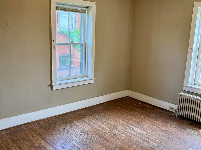 336 Hastings St — Photo 15