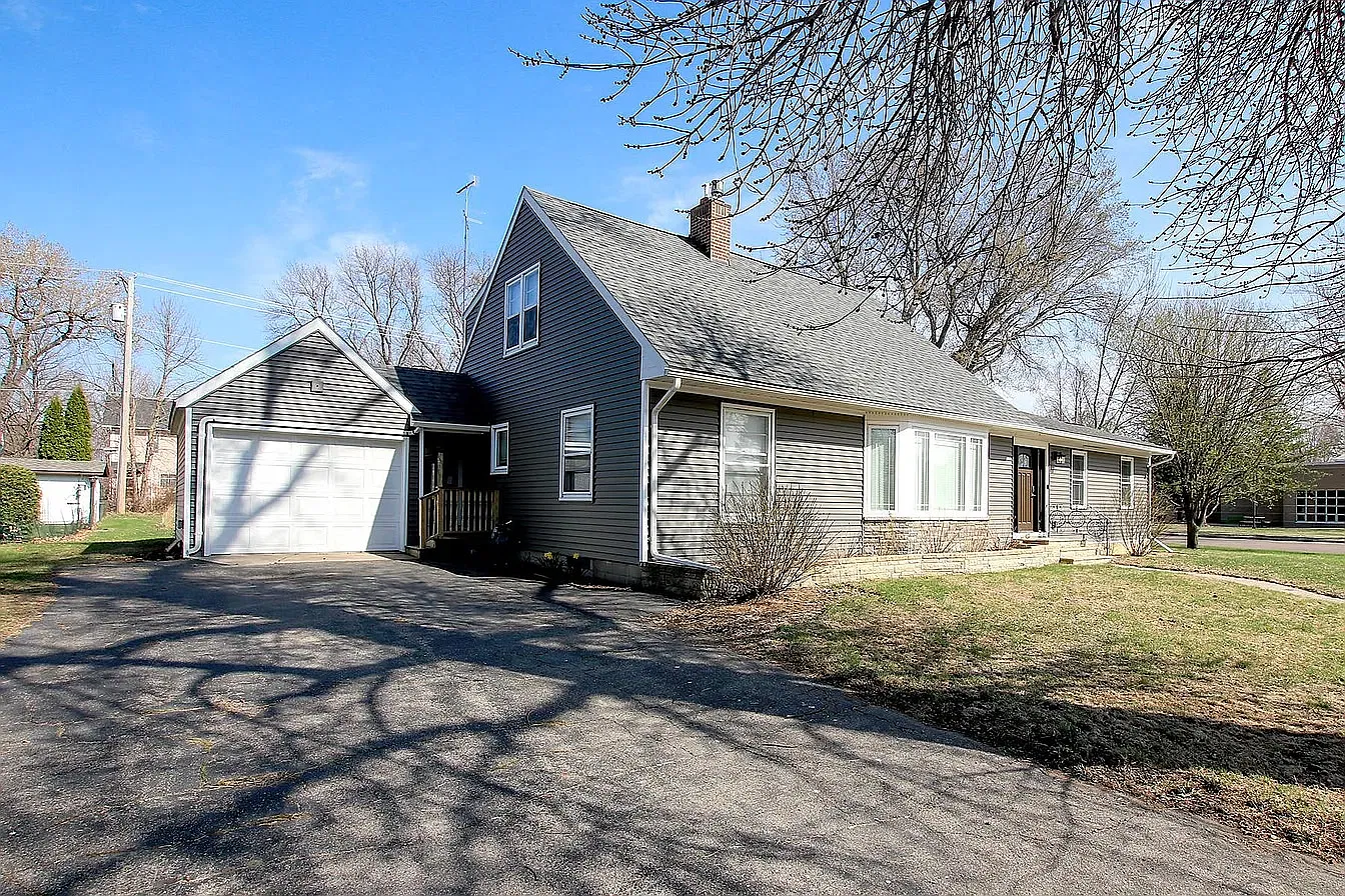 4 bed, 2104 sqft, $3,500 — Photo 4