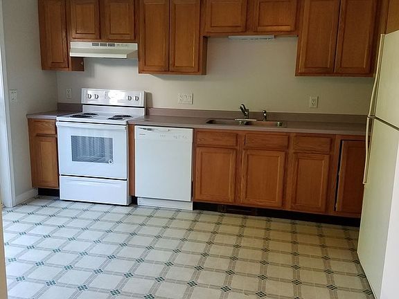 3rd image of 23 Fletcher St Unit A