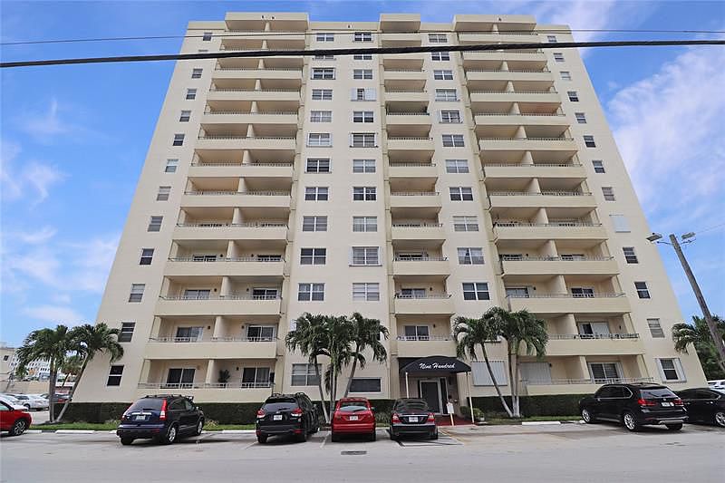 1st image of 900 NE 18th Ave APT 105