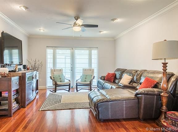 Lovely, canal front renovated home in Devon-Aire Estates.