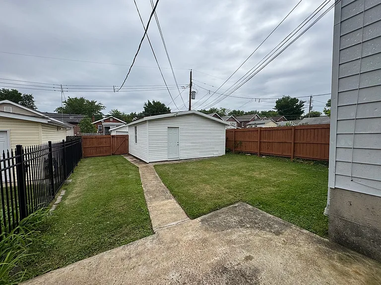 4645 Wilcox Ave — Photo 2