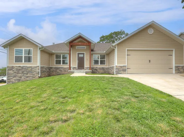 902 Oregon Drive, Carterville, MO 64835