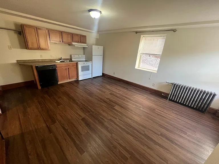 609 E Gorham St #G102 — Photo 5