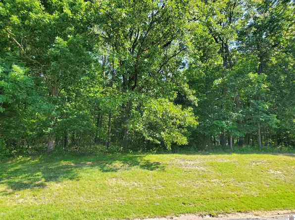 355 Forsythia Dr, Paducah, KY 42003