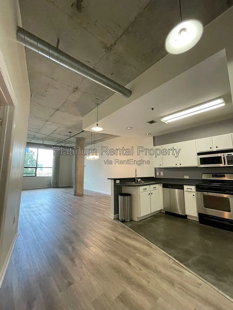 115 W Peachtree Pl NW — Photo 3