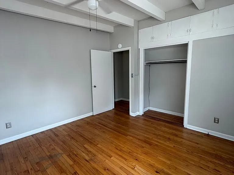 717 Edgewood Street Duplex — Photo 9