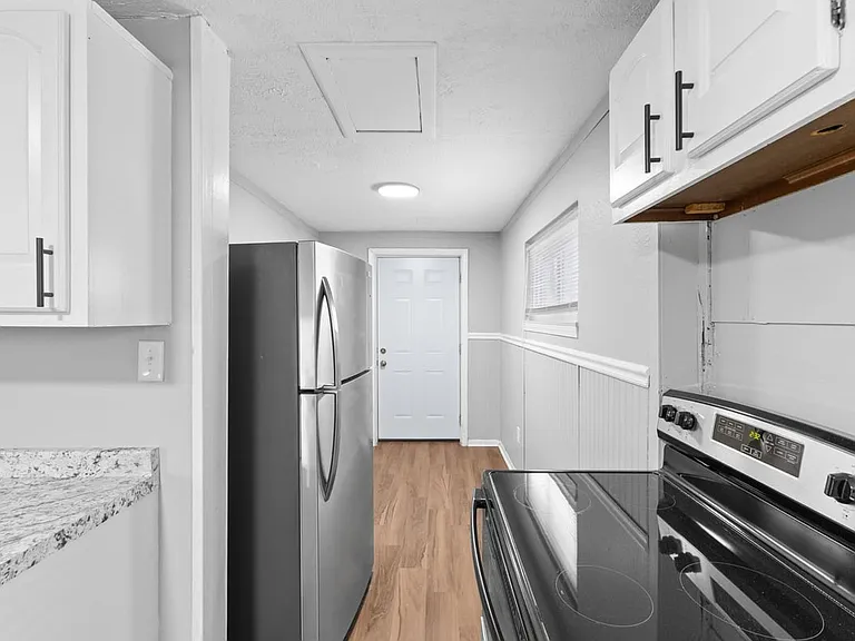 2707 Woodland Ave — Photo 8