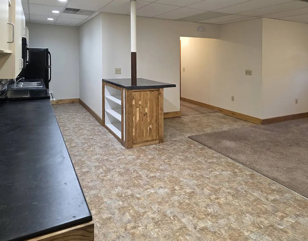 3 bed, $1,200 — Photo 2