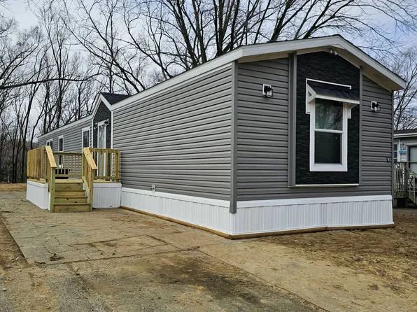 3700 28th St Space 445, Sioux City, IA 51105
