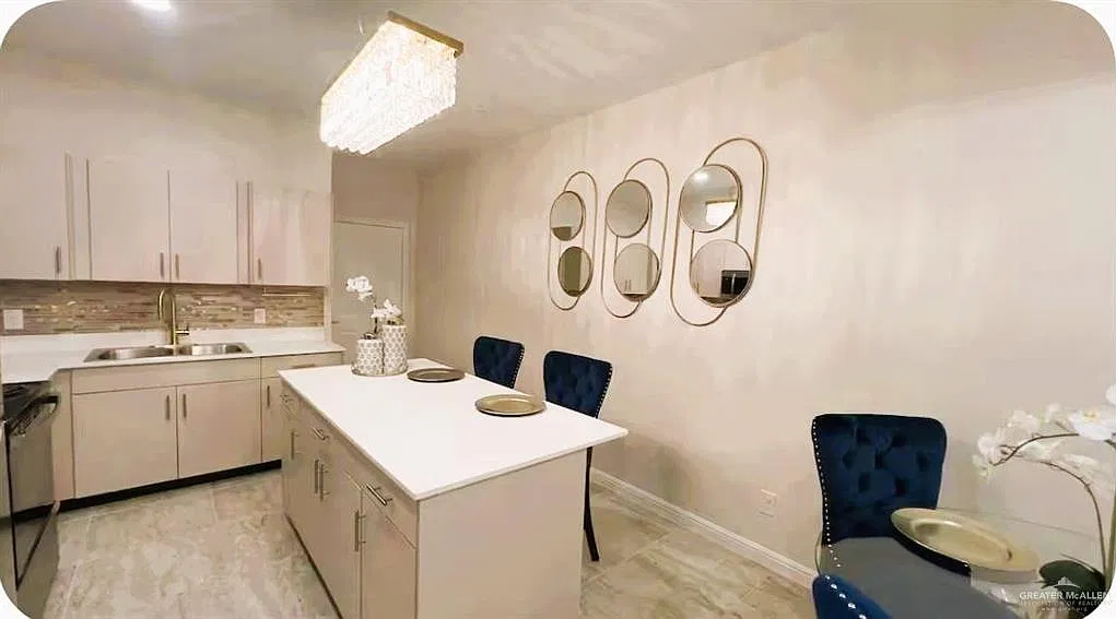 2 bed, 1.0 bath, 2485 sqft, $1,600 — Photo 4