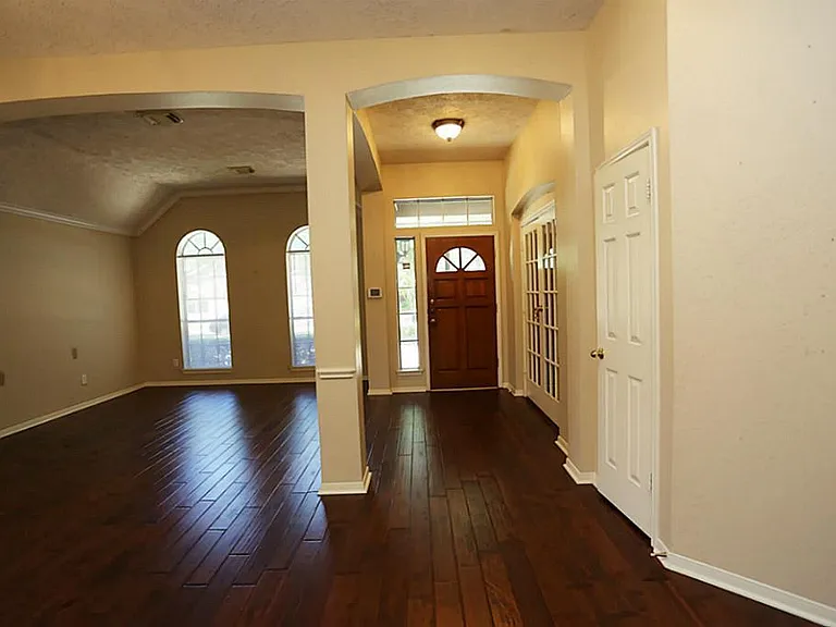 1718 Calmar Dr — Photo 2