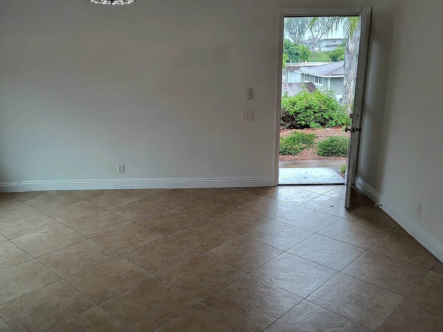 3 bed, 1145 sqft, $3,700 — Photo 3