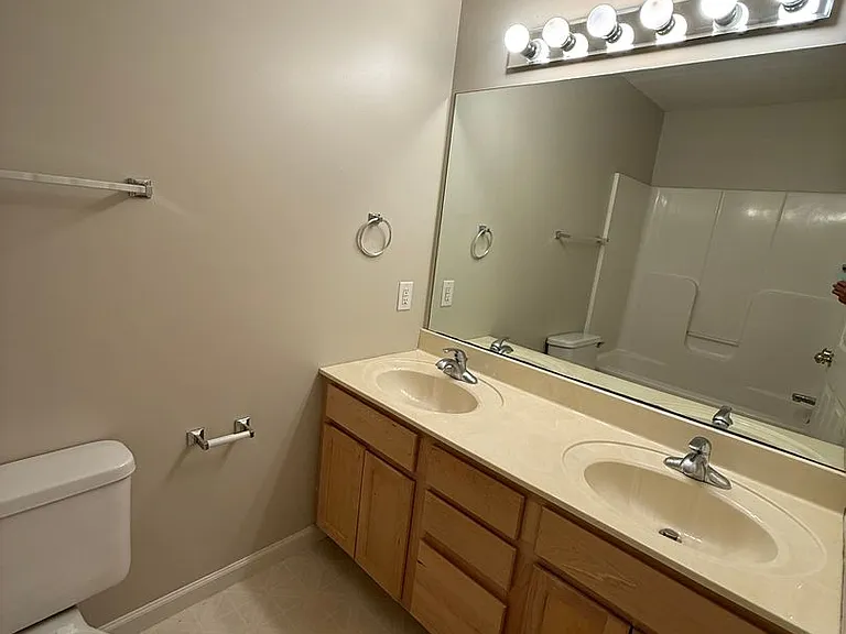 2616 E Oaklawn Ct — Photo 7