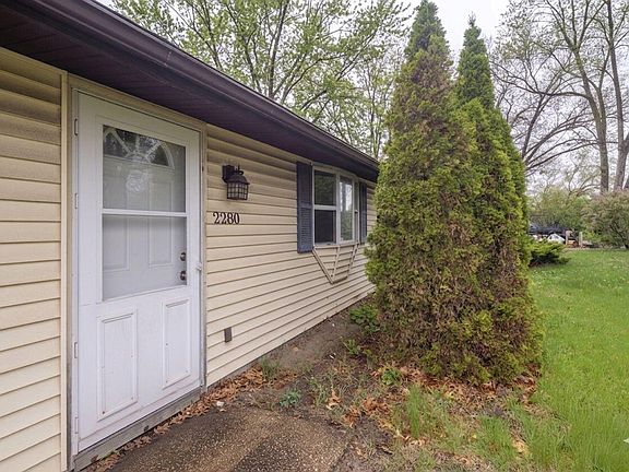 3rd image of 2280 Roosevelt Pl