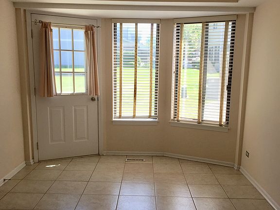 5th image of 482 W Clare Ct