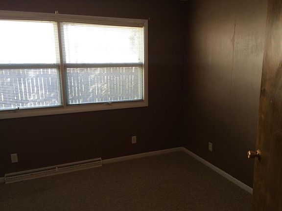 5th image of 660 Lincoln Ave