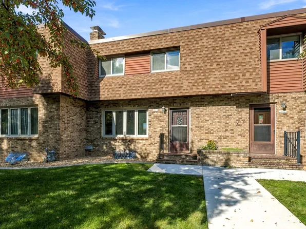 1402 E Gateway Cir APT H, Fargo, ND 58103