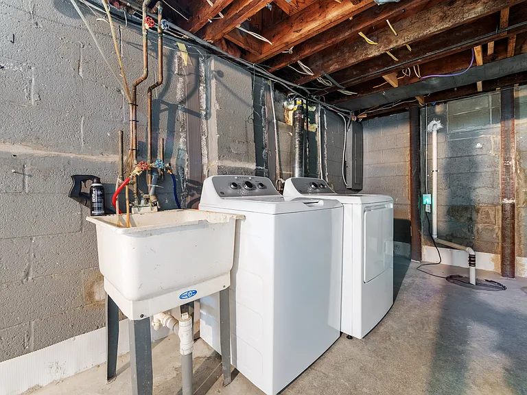 28526 Brentwood St — Photo 15