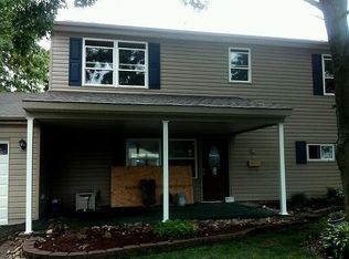 8 Burning Bush Ln, Levittown, PA 19054
