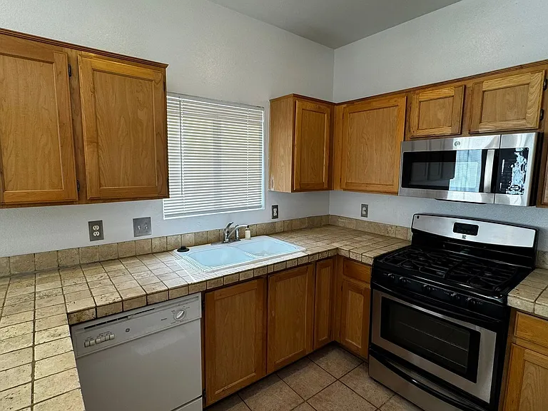 7290 Golden Star Ave — Photo 11