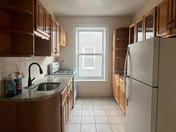 186 E 38th St #2