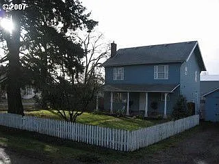 130 N Cedar St photo 1