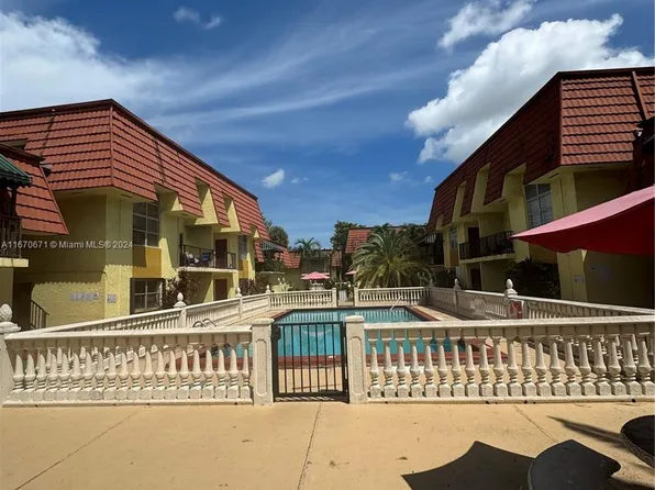 8001 W 6th Ave APT I, Hialeah, FL 33014