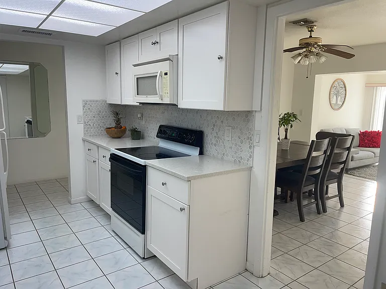 127 Highview Ave — Photo 2