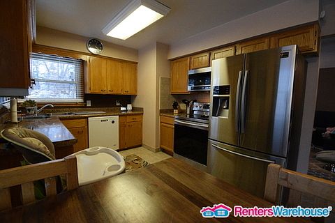 3rd image of 1312 Macarthur Ave