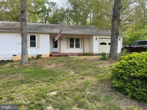 39 Hidden Lake Dr, Stafford, VA 22556