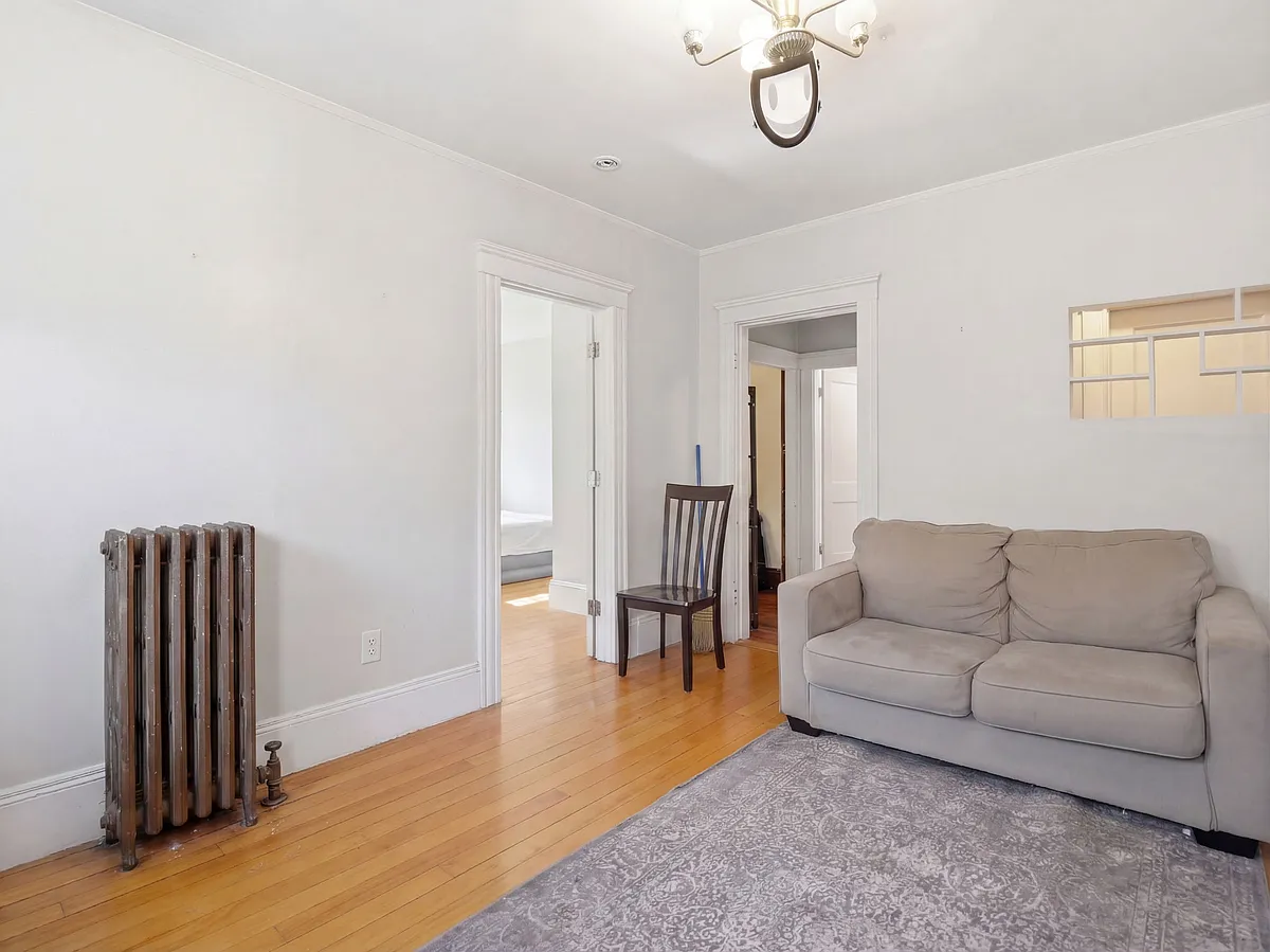 Building Photo - 19 Irma Ave #3