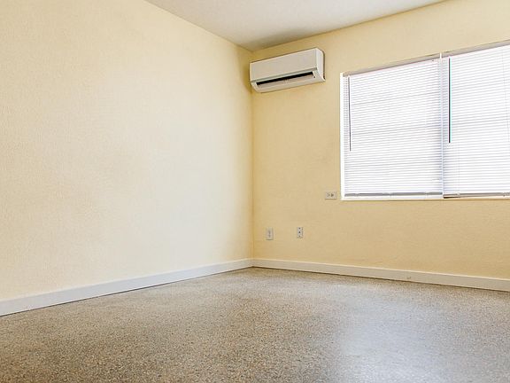 2nd image of 515 Avenue J SE