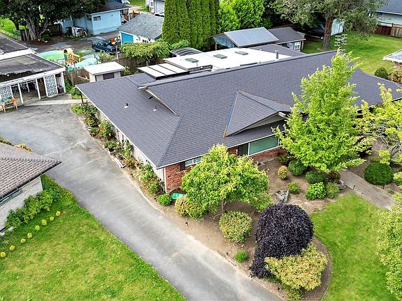 3rd image of 4917 65th St NE