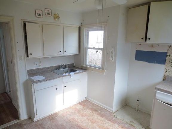 3rd image of 3960 Avilla Pl