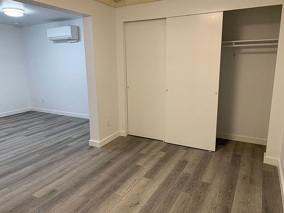 4th image of 427 Summit Ave E #B