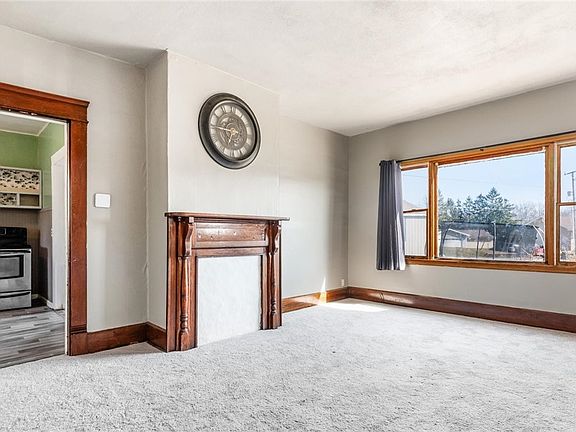 5th image of 2249 Bishard Ave