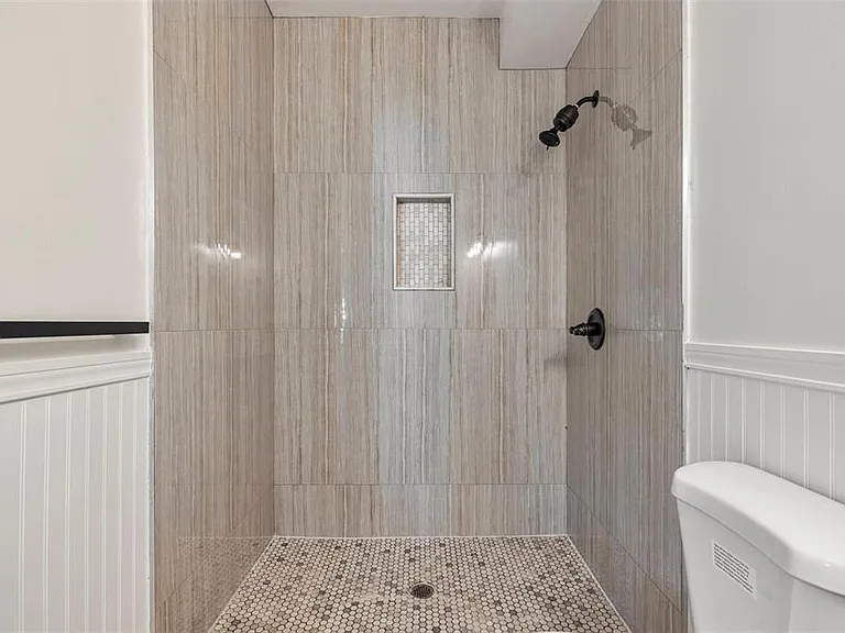 5709 N Suwanee Ave — Photo 8