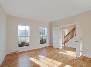 4001 Harrowsmith Dr, Hampstead, MD 21074