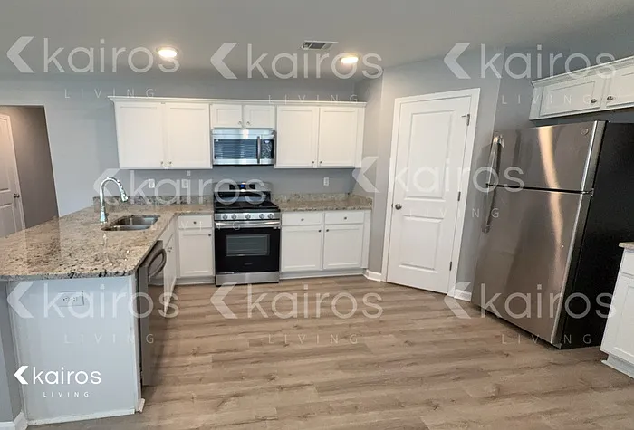 394 Angela St — Photo 2