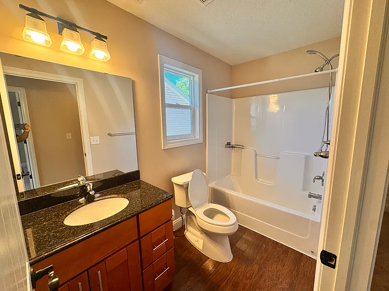 1594 Fruitland Ave — Photo 16