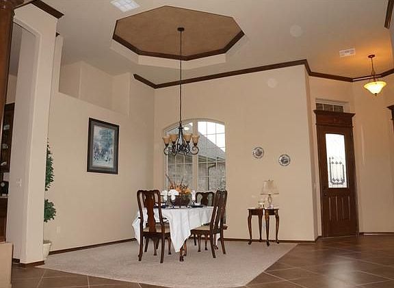 2nd image of 3208 Chesterfield Pl