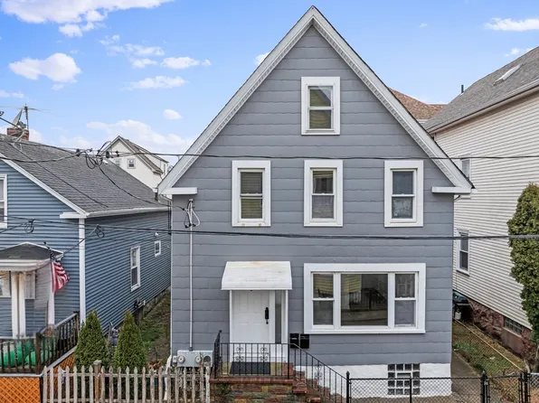 3 Stanton Ct, New Bedford, MA 02740