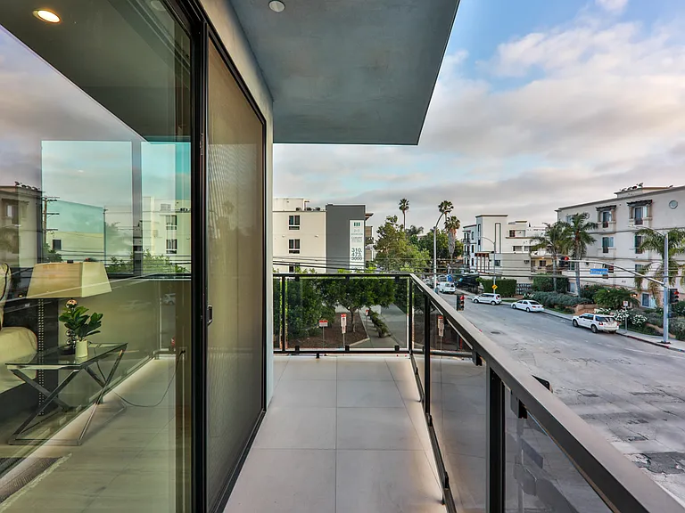 900 N Wilcox Ave #105 — Photo 31