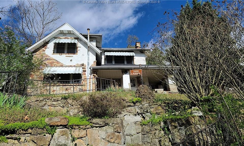 1st image of 1600 E Woodland Dr