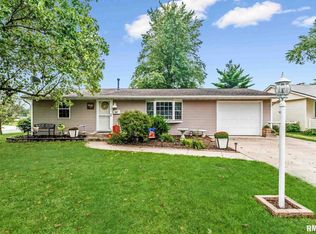 400 Wilshire Dr, Washington, IL