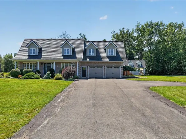 25 Gervic Cres, Beaubassin East, NB E4P 7N7