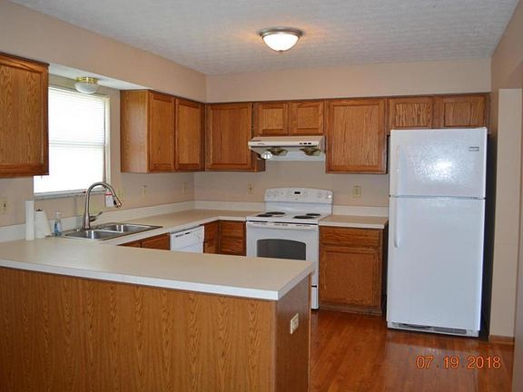 4th image of 3088 Fabyan Dr