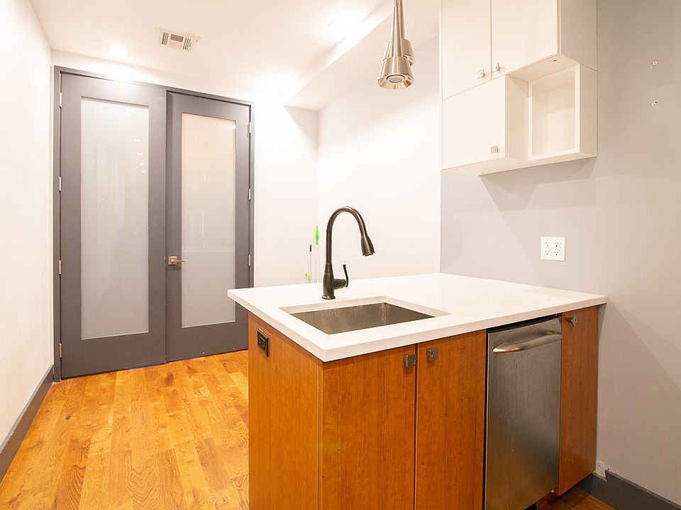 1st image of 174 Knickerbocker Ave Floor 3