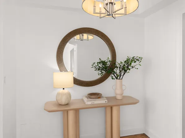 353 West 56th Street image 4 of 14